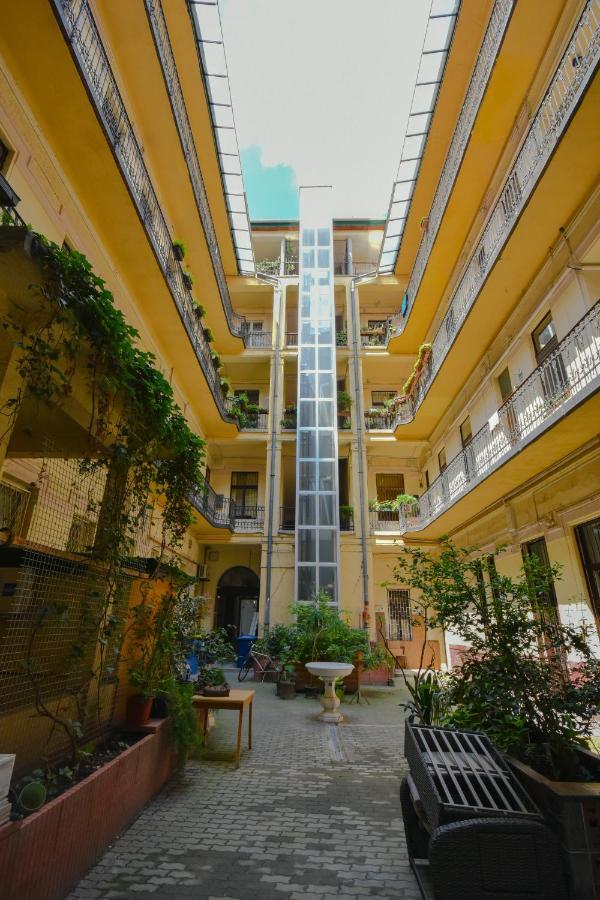 Stylish In Downtown For 2-4 People * Budapest